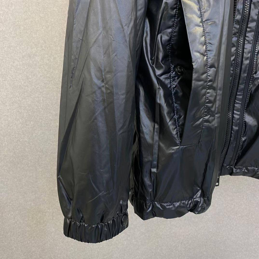 МУЖСКАЯ КУРТКА MONCLER детальное фото