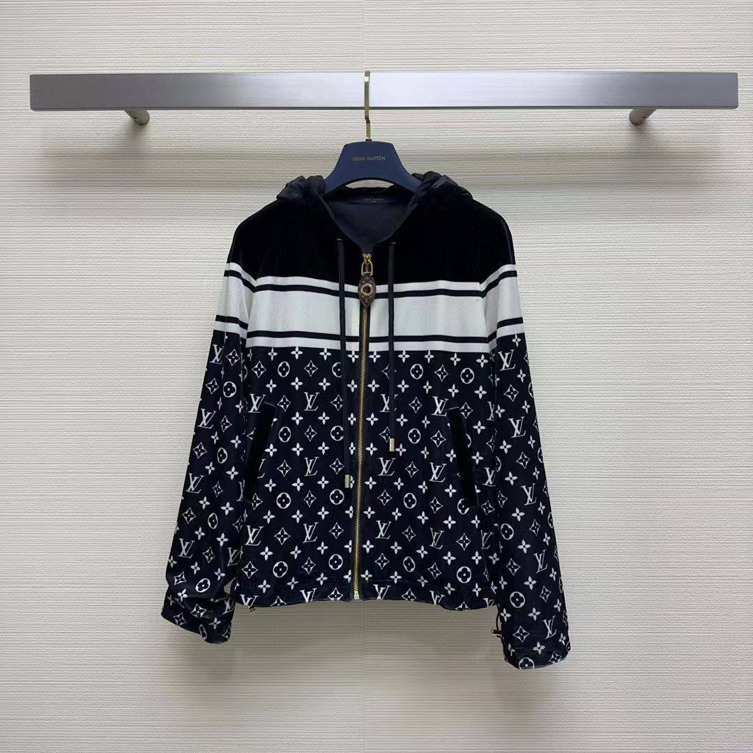 КОСТЮМ LOUIS VUITTON детальное фото