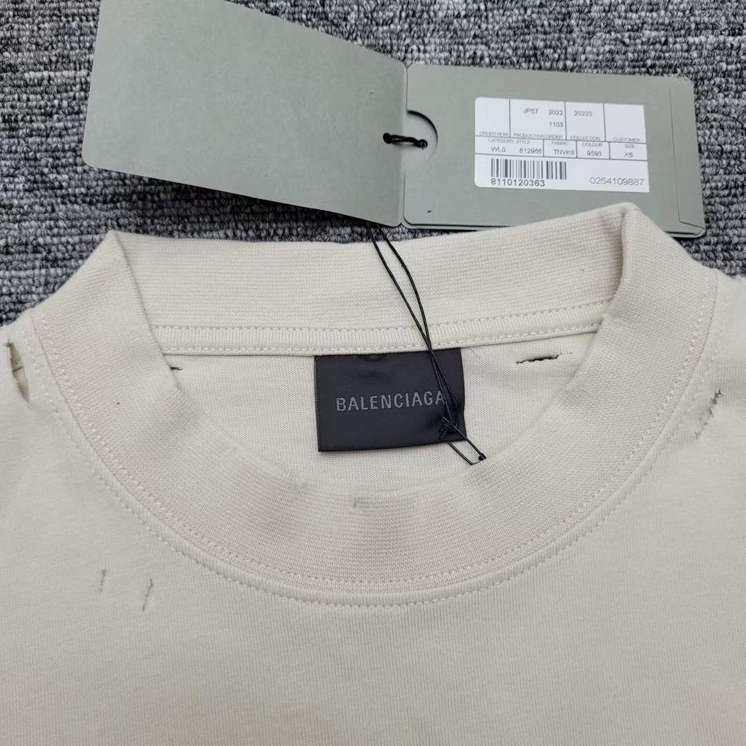 ФУТБОЛКА BALENCIAGA детальное фото