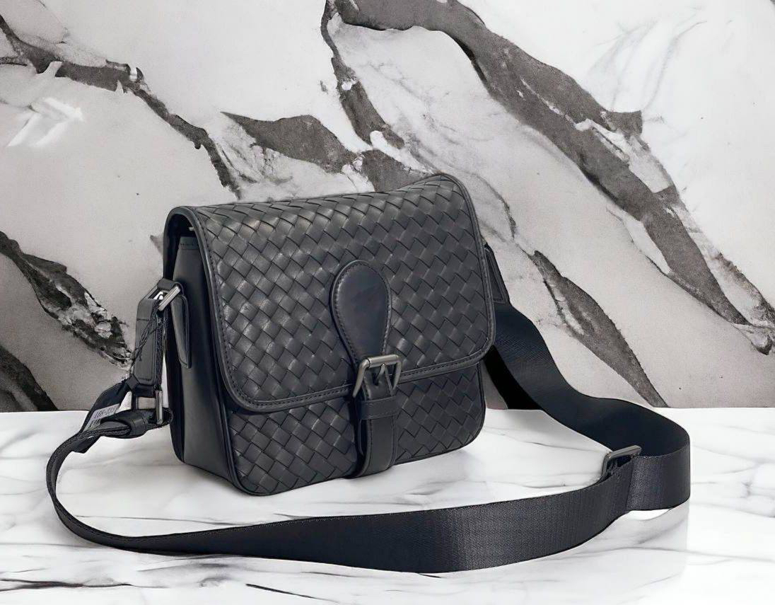 МУЖСКАЯ СУМКА МЕССЕНДЖЕР BOTTEGA VENETA детальное фото