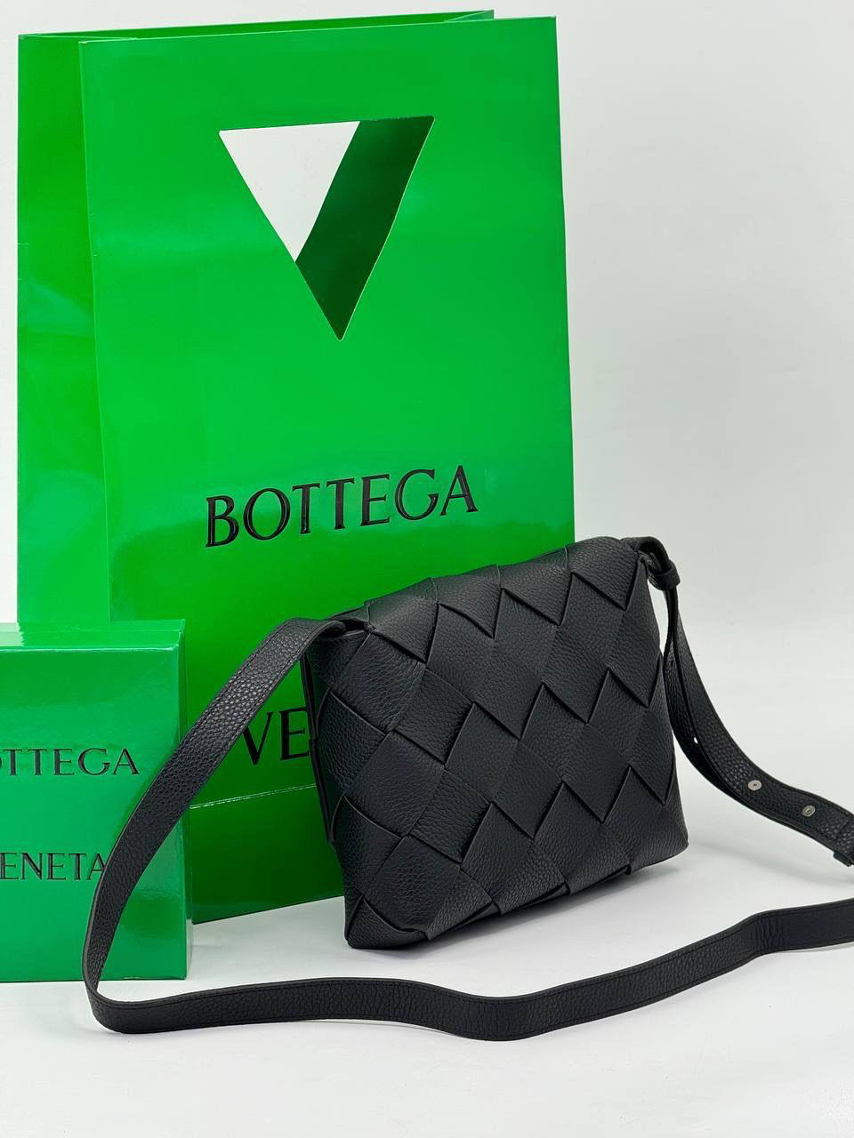 МУЖСКАЯ СУМКА МЕССЕНДЖЕР BOTTEGA VENETA детальное фото