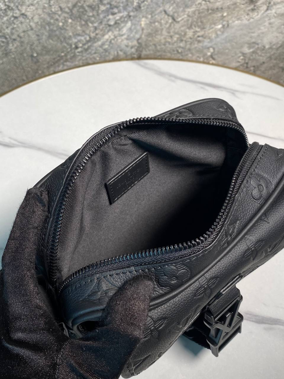 МУЖСКАЯ СУМКА МЕССЕНДЖЕР LOUIS VUITTON детальное фото