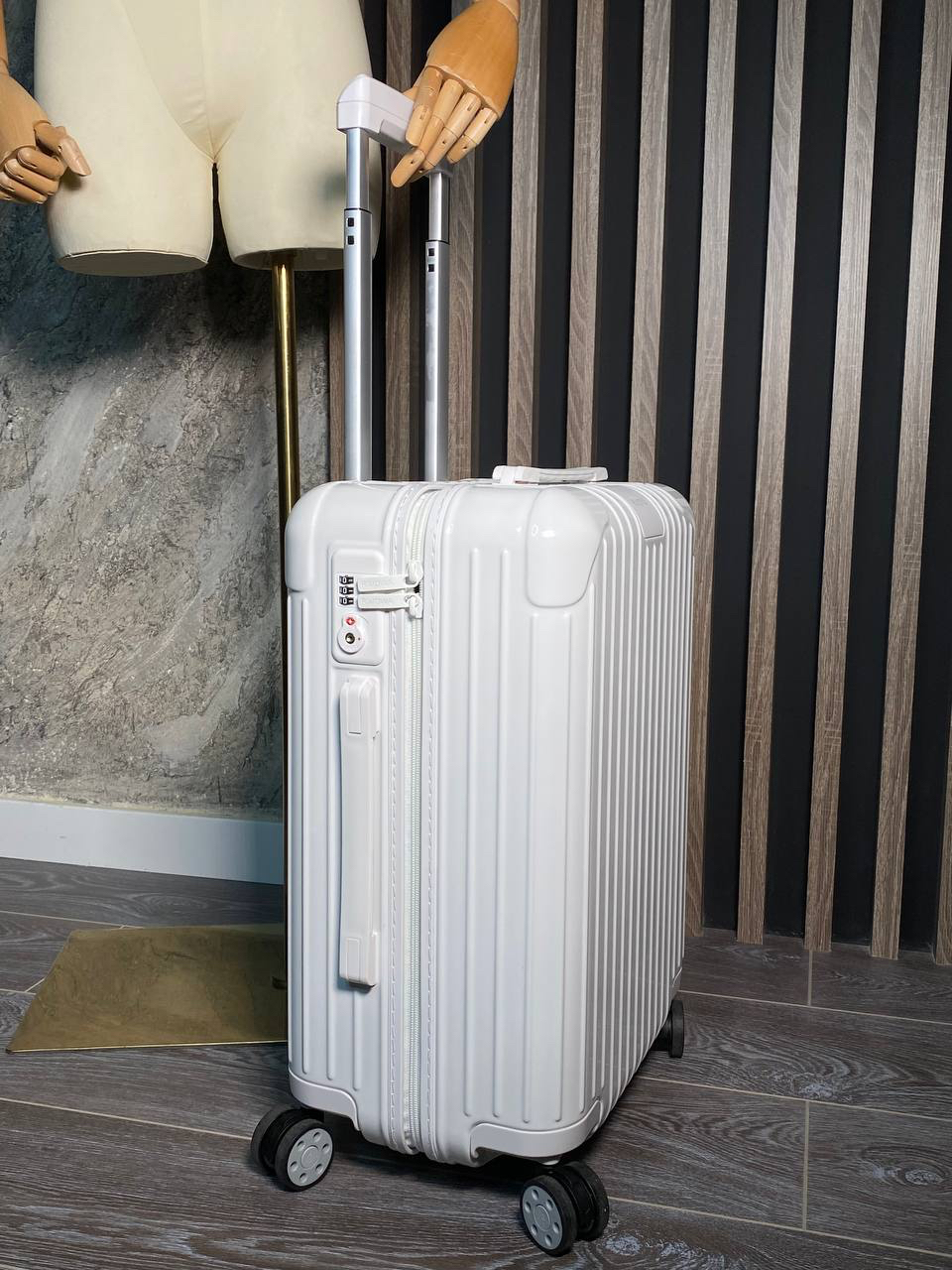ЧЕМОДАН RIMOWA детальное фото