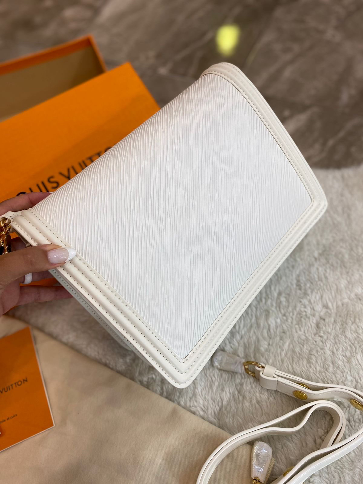 СУМКА LOUIS VUITTON DAUPHINE MM детальное фото