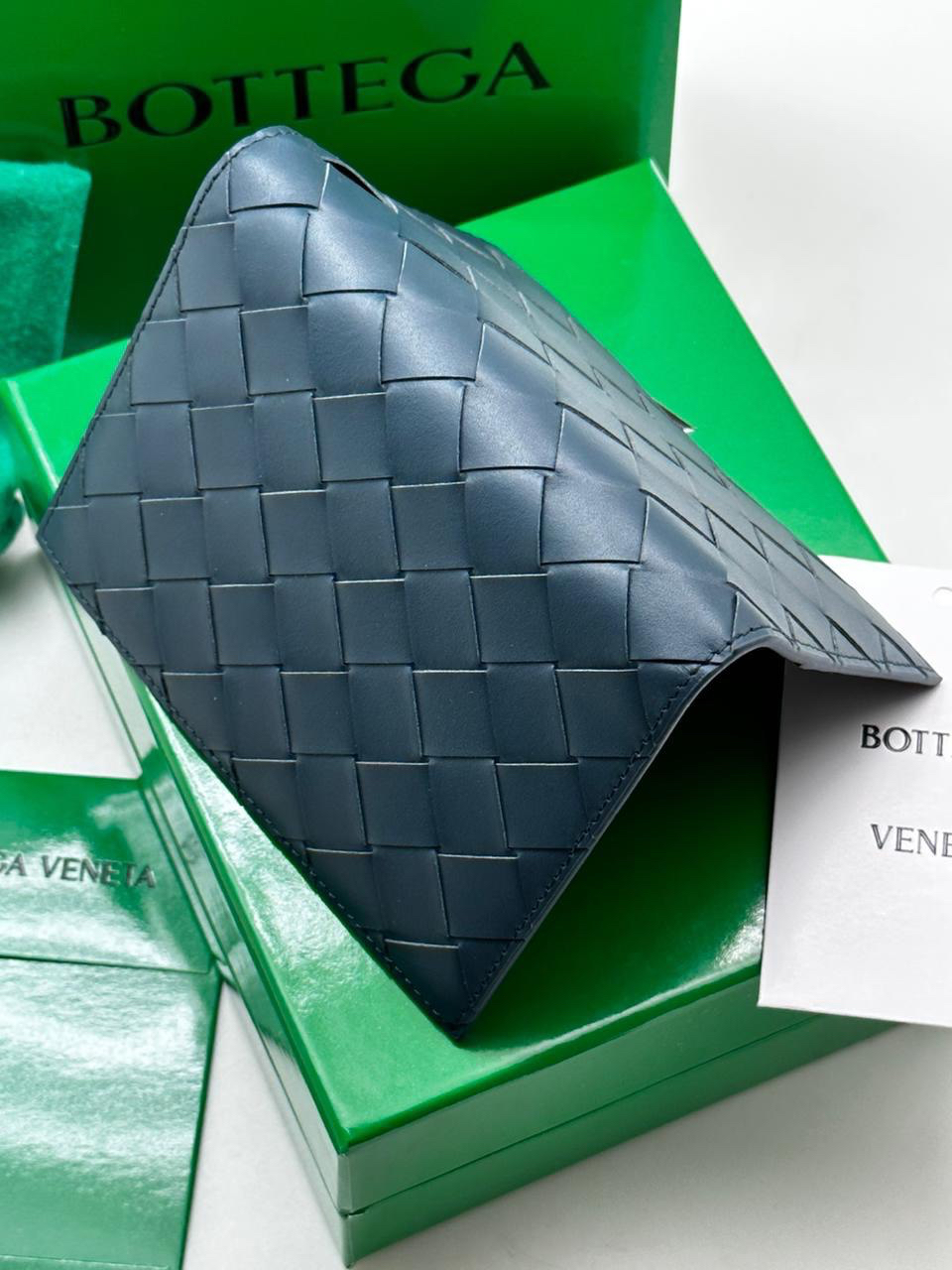 МУЖСКАЯ ОБЛОЖКА НА ПАСПОРТ BOTTEGA VENETA детальное фото