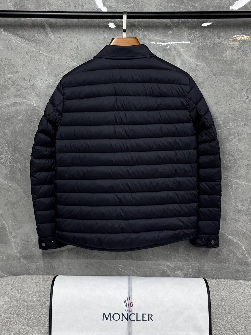 МУЖСКАЯ КУРТКА MONCLER детальное фото