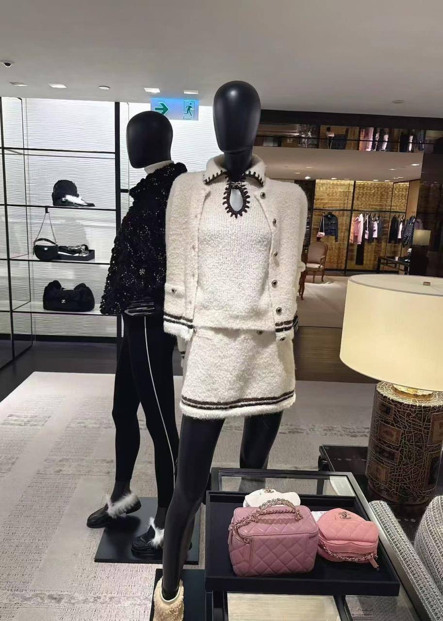 КОСТЮМ CHANEL детальное фото