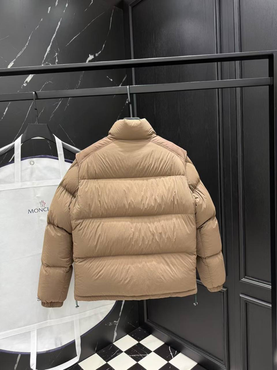 МУЖСКОЙ ПУХОВИК ДВУСТОРОННИЙ MONCLER детальное фото