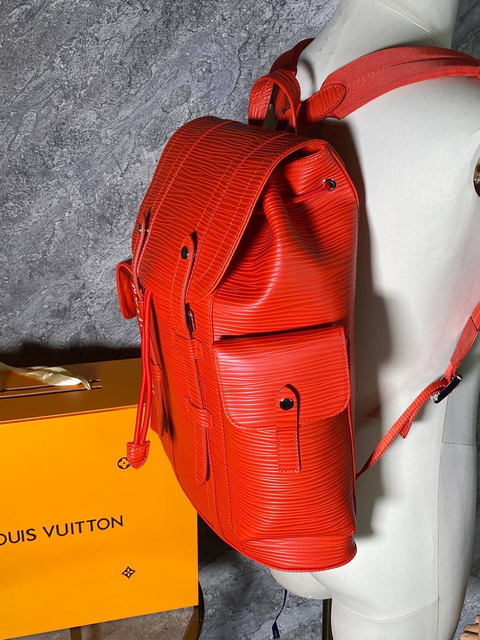 МУЖСКОЙ РЮКЗАК LOUIS VUITTON детальное фото