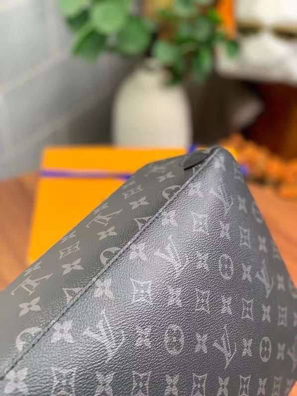 МУЖСКОЙ НЕСЕССЕР КОСМЕТИЧКА LOUIS VUITTON детальное фото