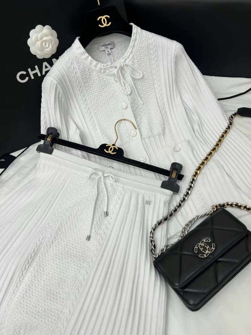 КОСТЮМ CHANEL детальное фото