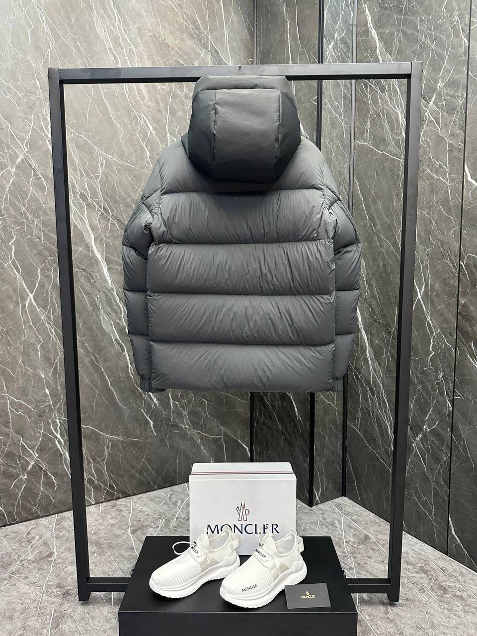МУЖСКОЙ ПУХОВИК MONCLER детальное фото
