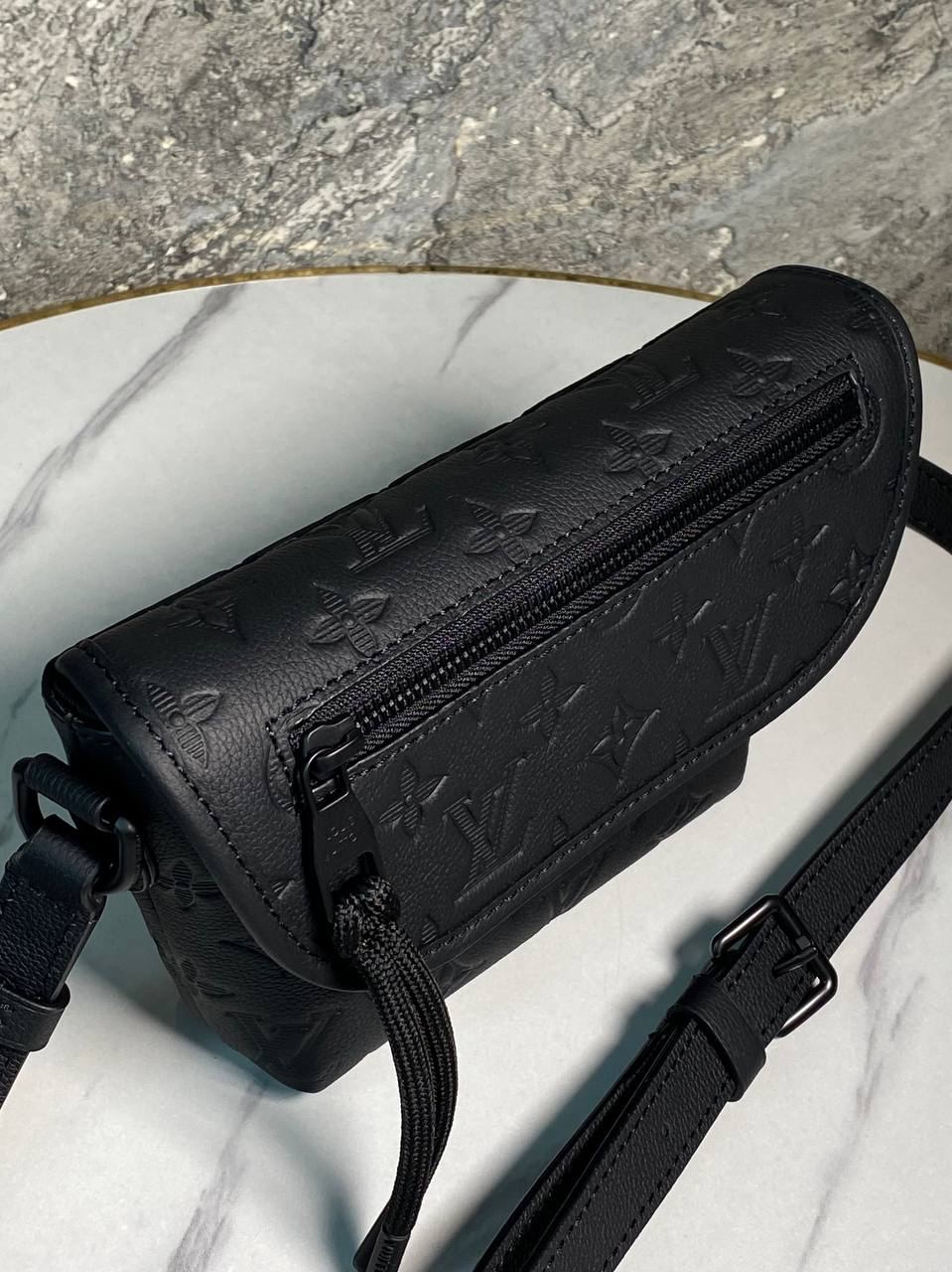 МУЖСКАЯ СУМКА МЕССЕНДЖЕР LOUIS VUITTON детальное фото