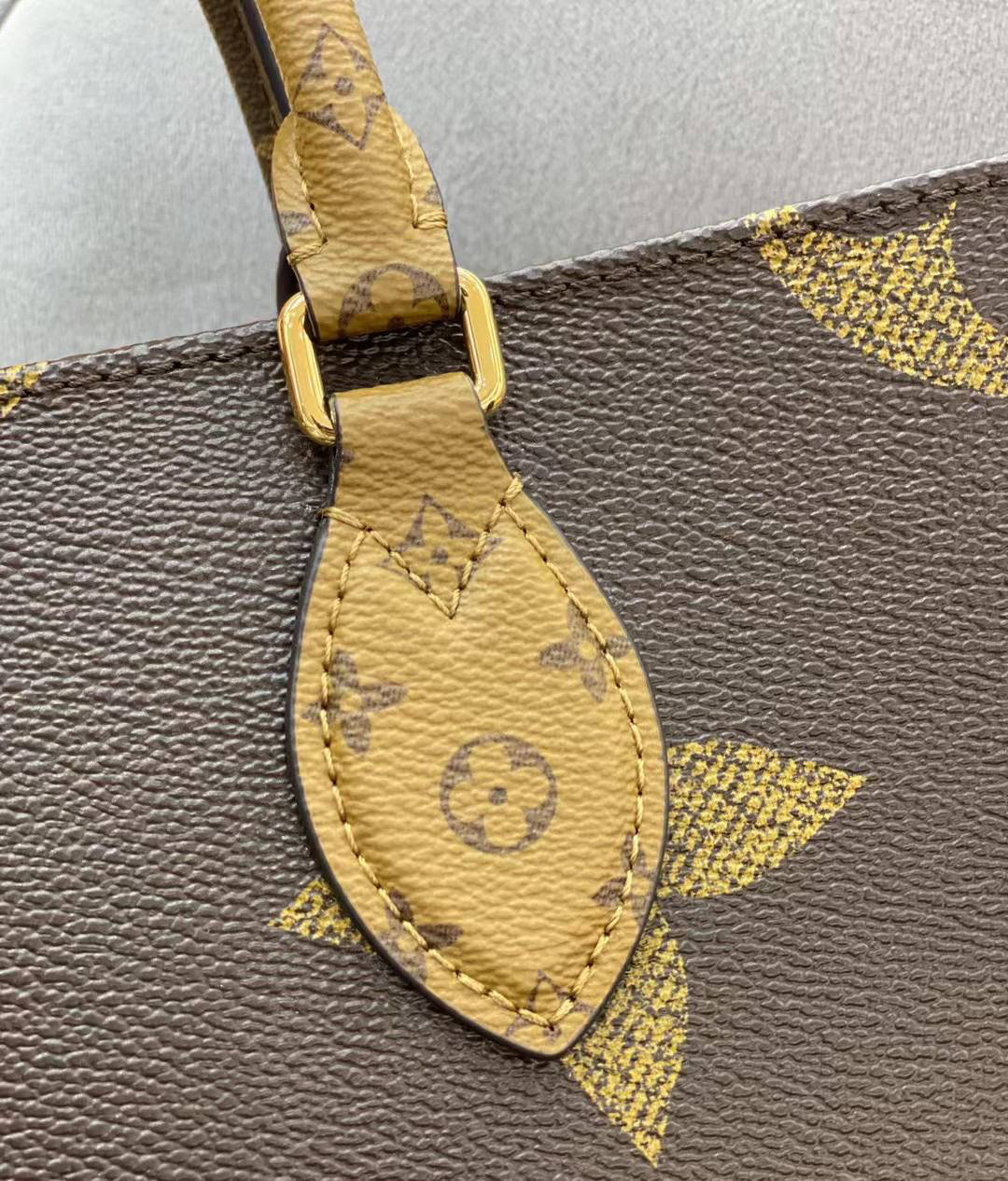 СУМКА LOUIS VUITTON ONTHEGO детальное фото