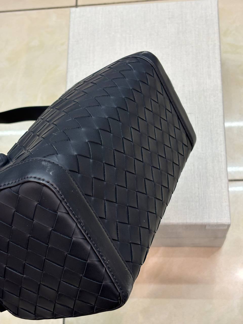 МУЖСКАЯ СУМКА МЕССЕНДЖЕР BOTTEGA VENETA детальное фото