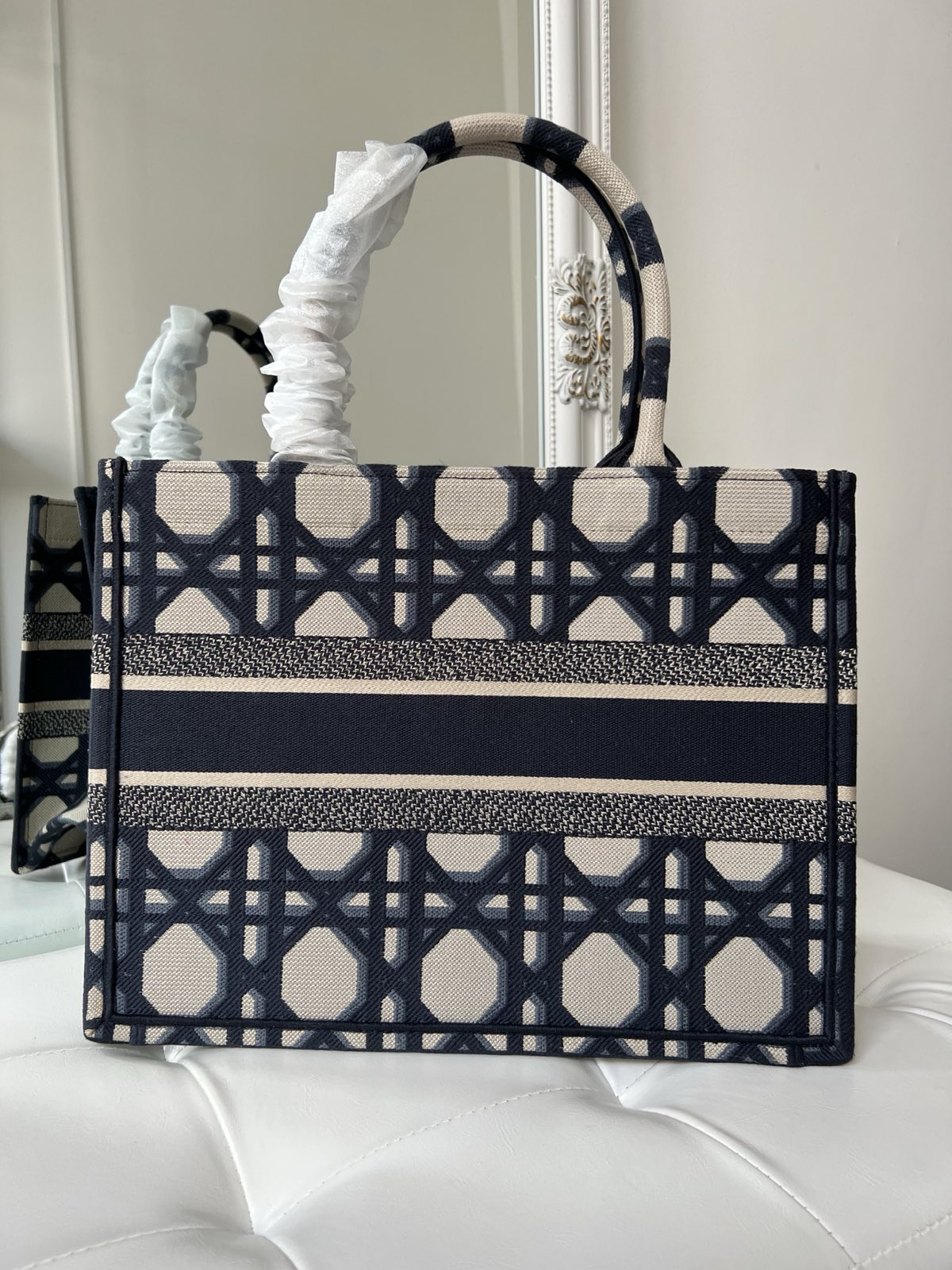 СУМКА CHRISTIAN DIOR BOOK 36 детальное фото