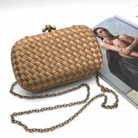 КЛАТЧ BOTTEGA VENETA CHAIN KNOT фото