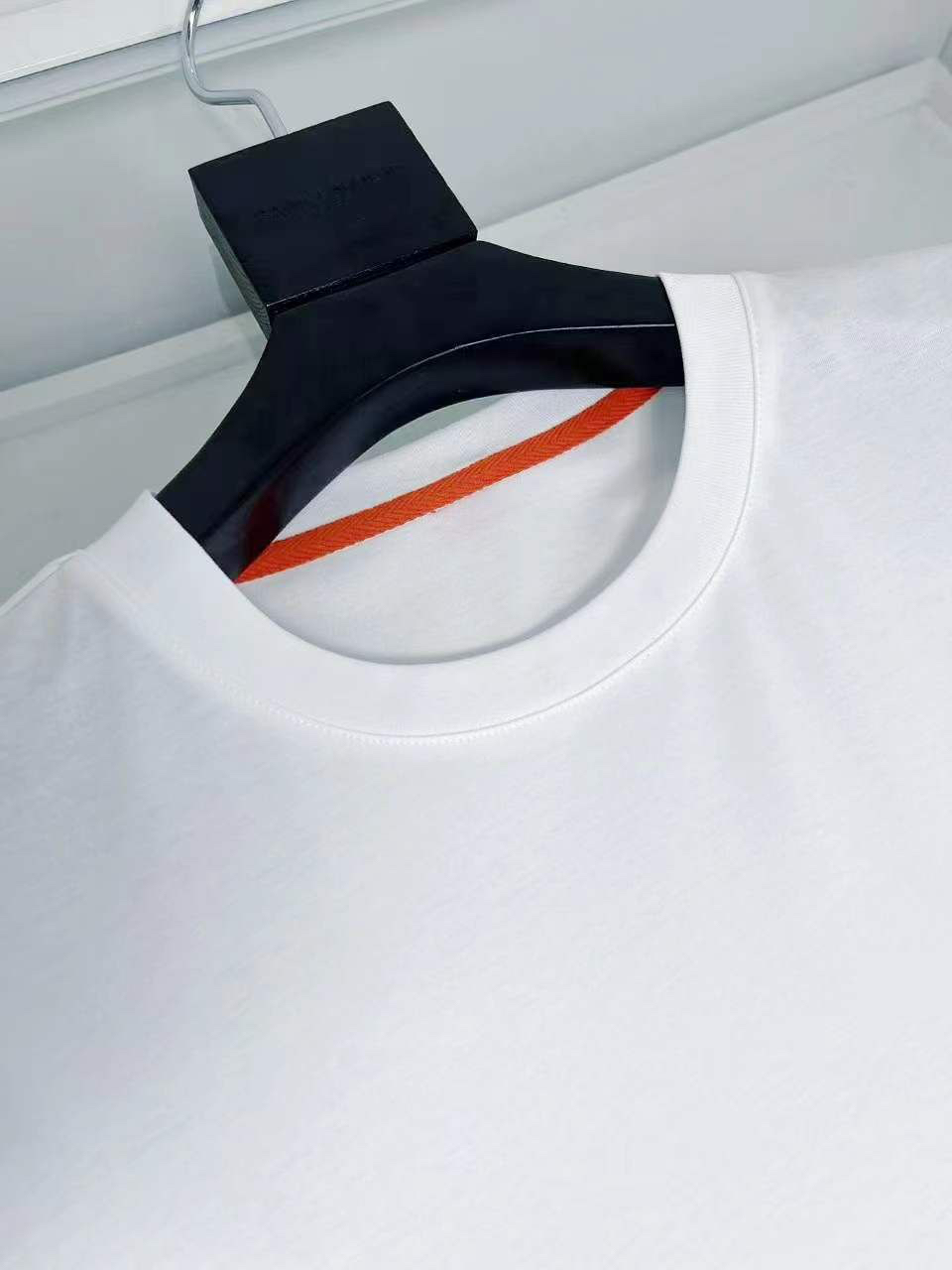 МУЖСКАЯ ФУТБОЛКА HERMES детальное фото