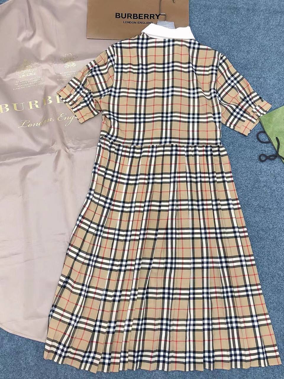 ПЛАТЬЕ BURBERRY детальное фото