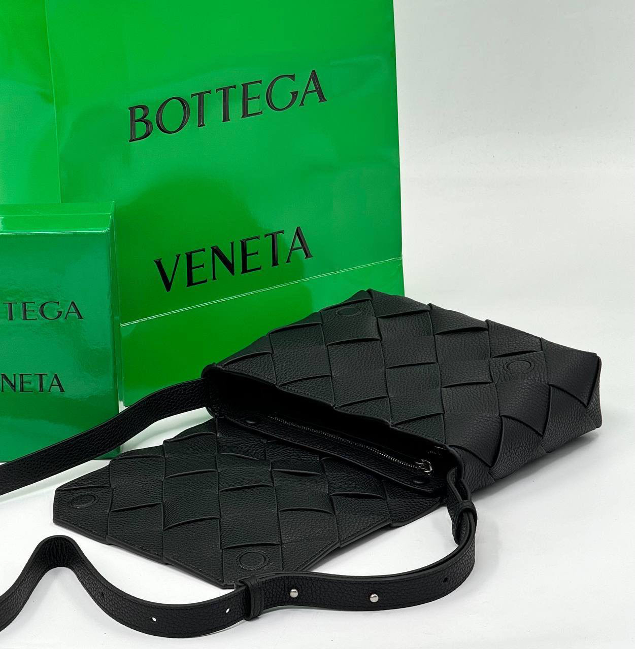 МУЖСКАЯ СУМКА МЕССЕНДЖЕР BOTTEGA VENETA детальное фото