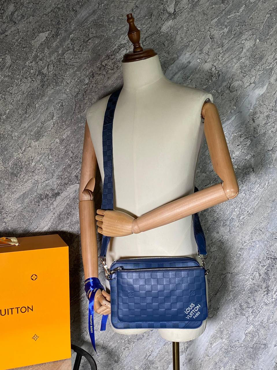 МУЖСКАЯ СУМКА МЕССЕНДЖЕР LOUIS VUITTON детальное фото