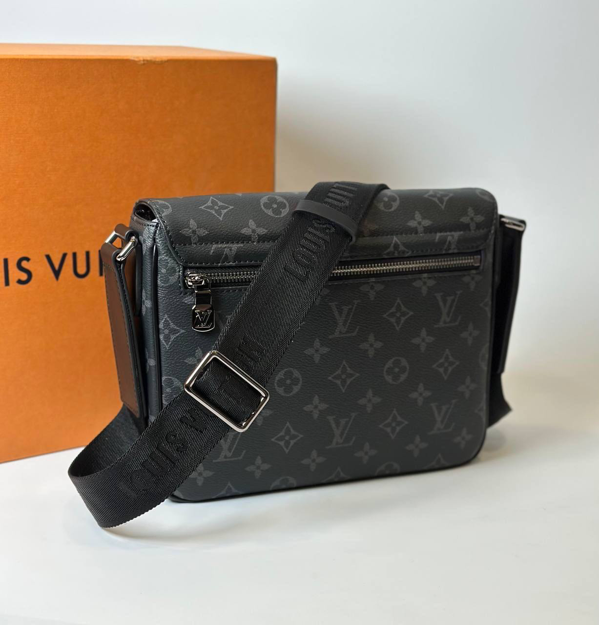 МУЖСКАЯ СУМКА МЕССЕНДЖЕР LOUIS VUITTON детальное фото