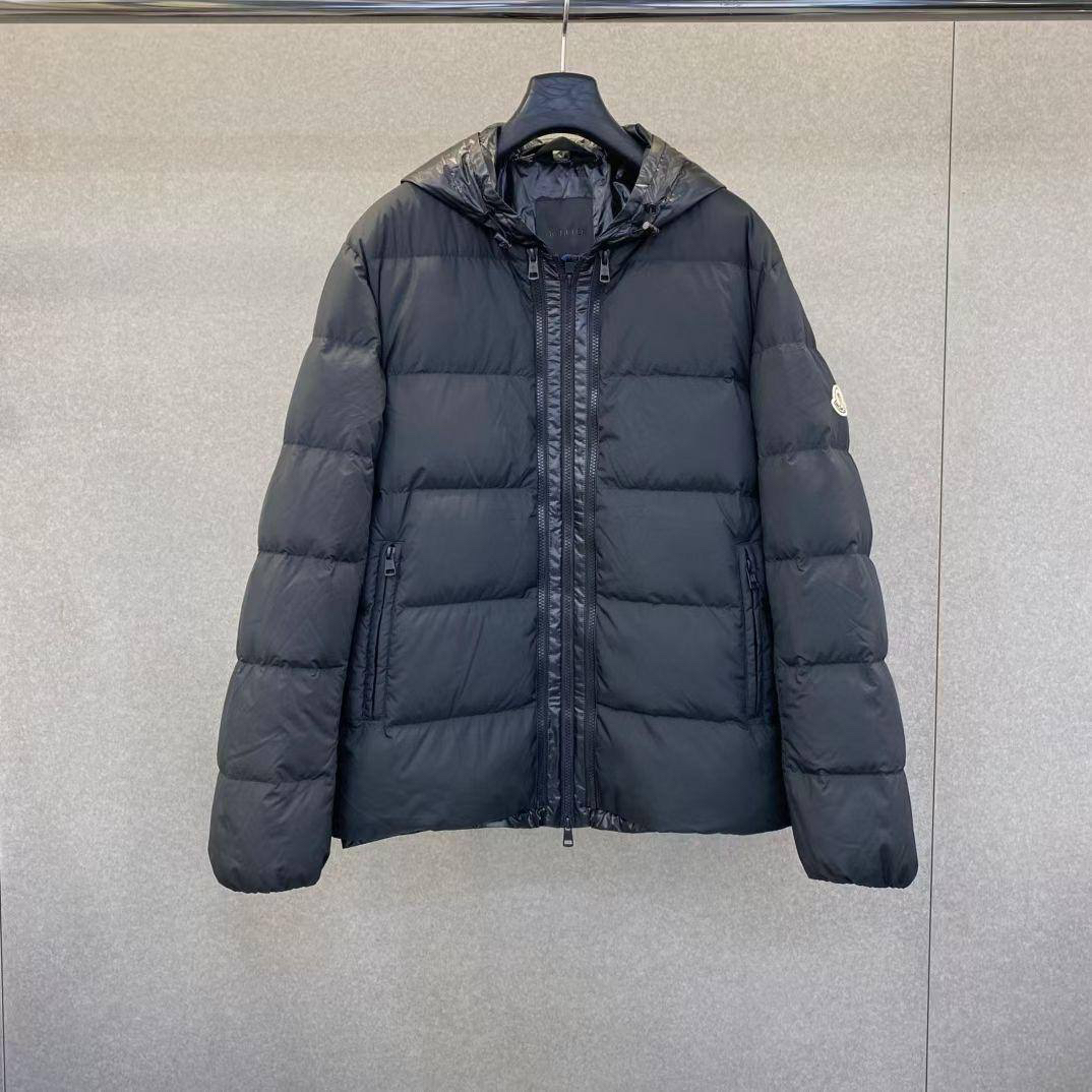 МУЖСКАЯ КУРТКА MONCLER детальное фото