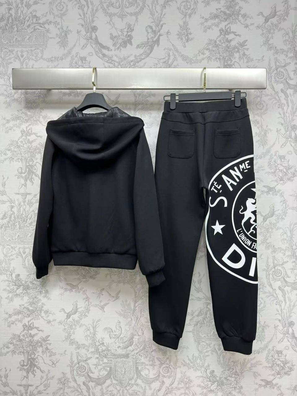 КОСТЮМ CHRISTIAN DIOR детальное фото