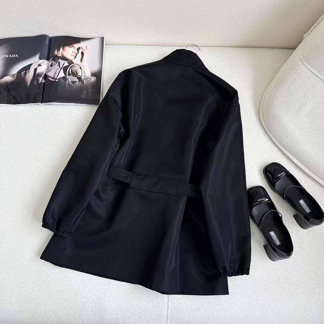 ПЛАЩ PRADA детальное фото
