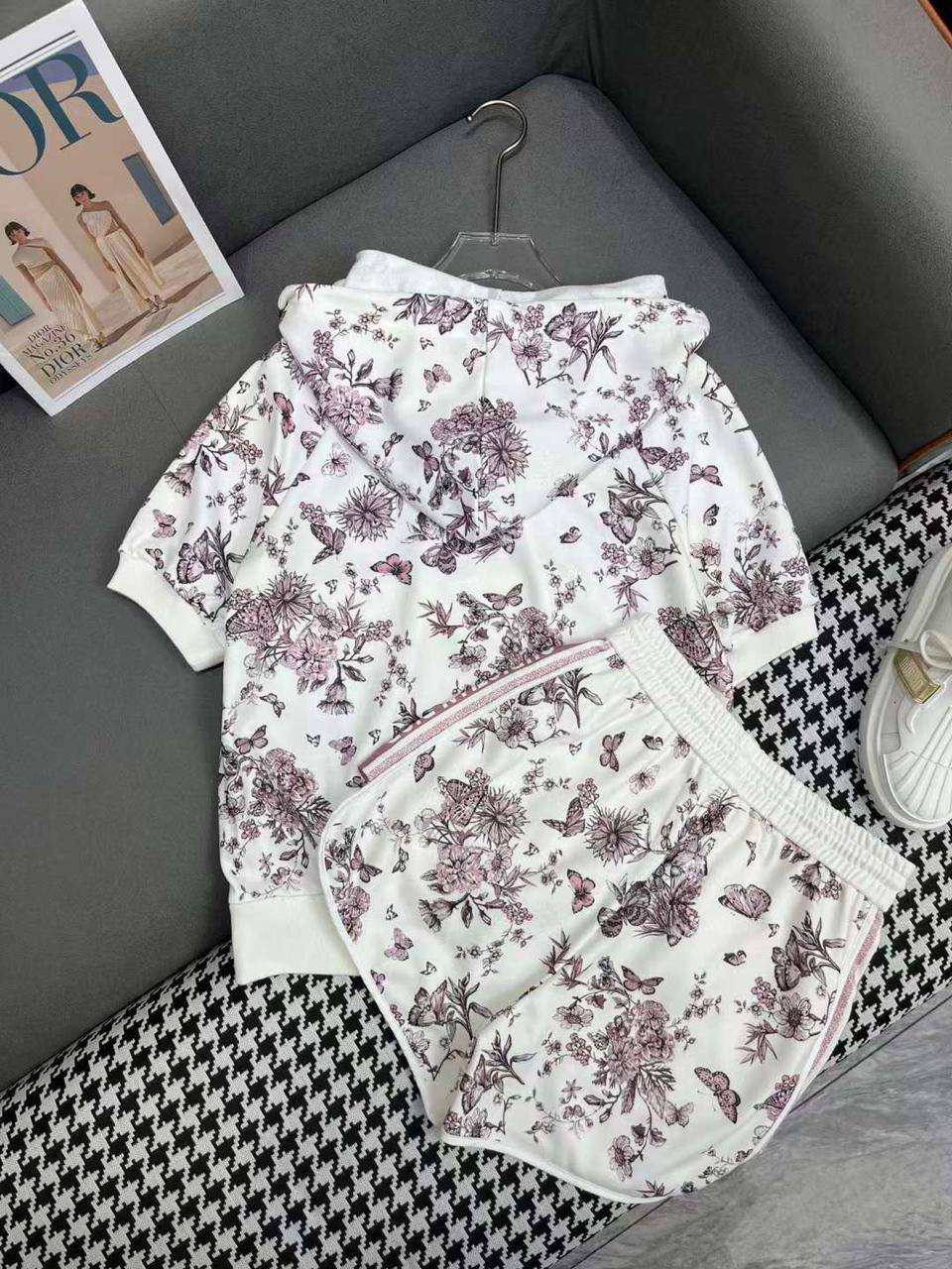 КОСТЮМ CHRISTIAN DIOR детальное фото