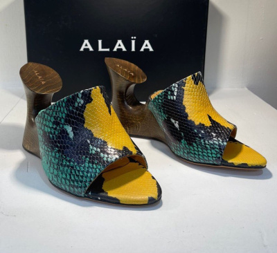 ШЛЕПКИ ALAIA фото