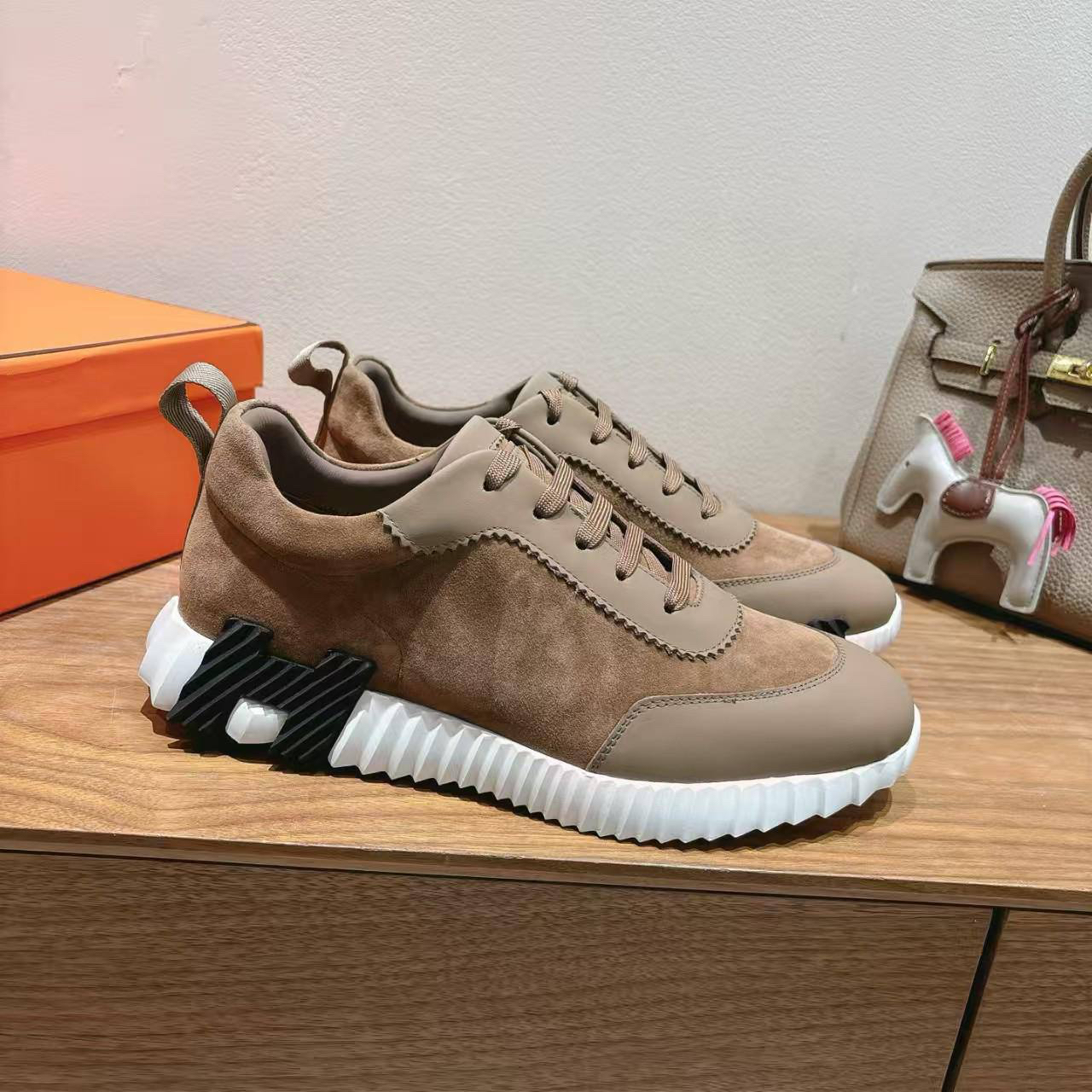 МУЖСКИЕ КРОССОВКИ HERMES детальное фото