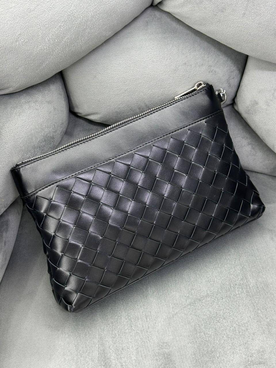 МУЖСКОЙ КЛАТЧ BOTTEGA VENETA детальное фото