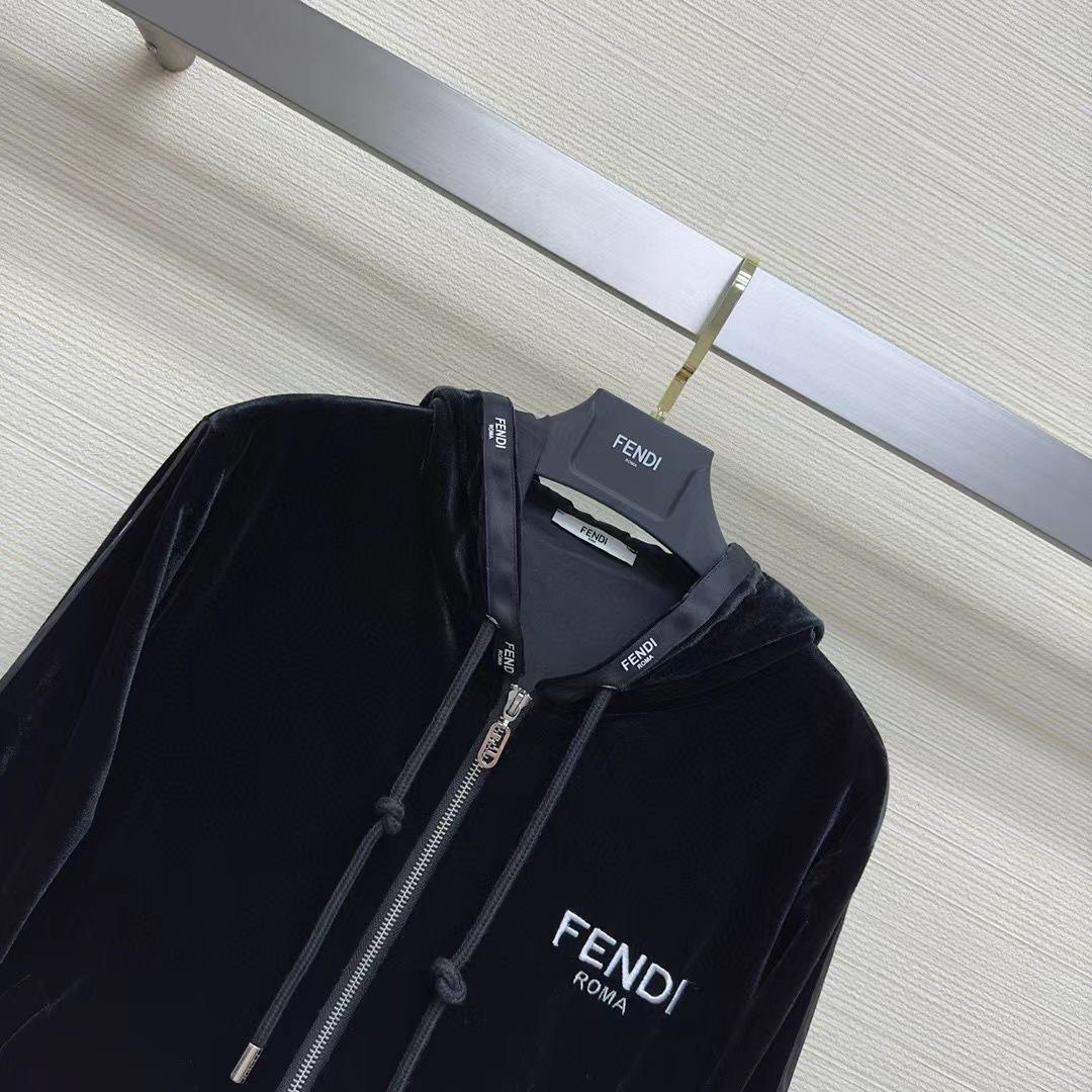 КОСТЮМ FENDI детальное фото