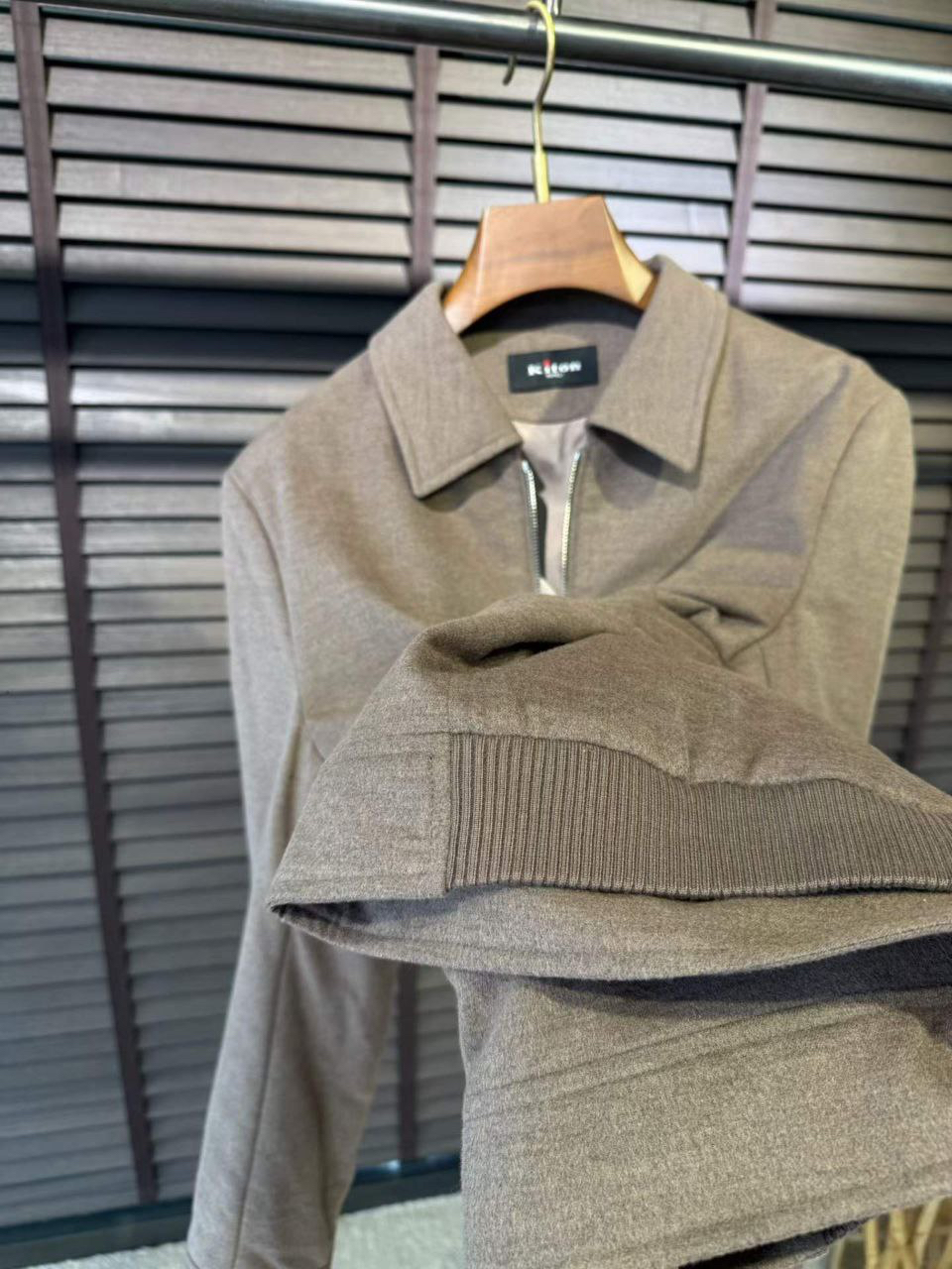МУЖСКАЯ КУРТКА KITON детальное фото