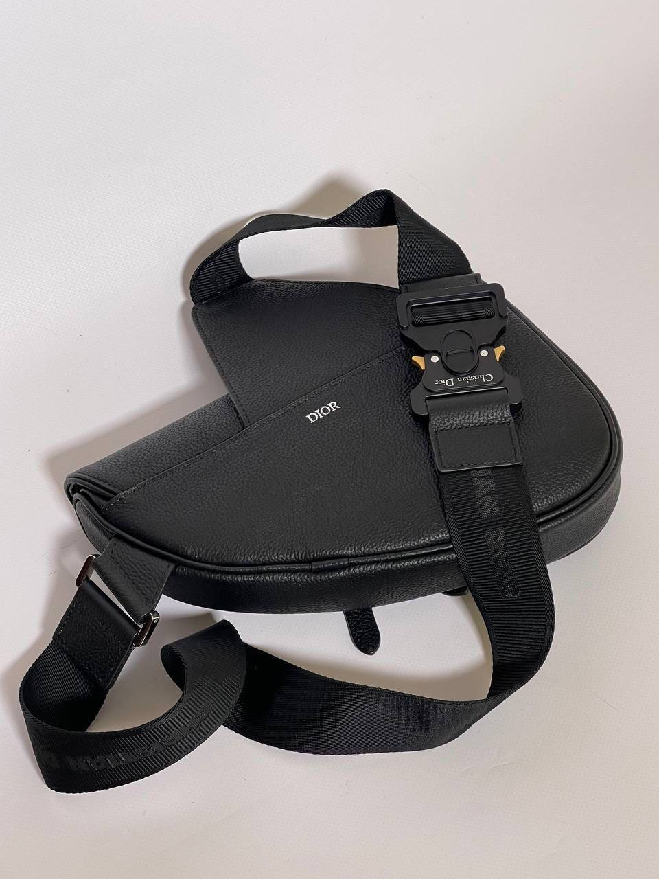 МУЖСКАЯ СУМКА СЛИНГ CHRISTIAN DIOR SADDLE детальное фото