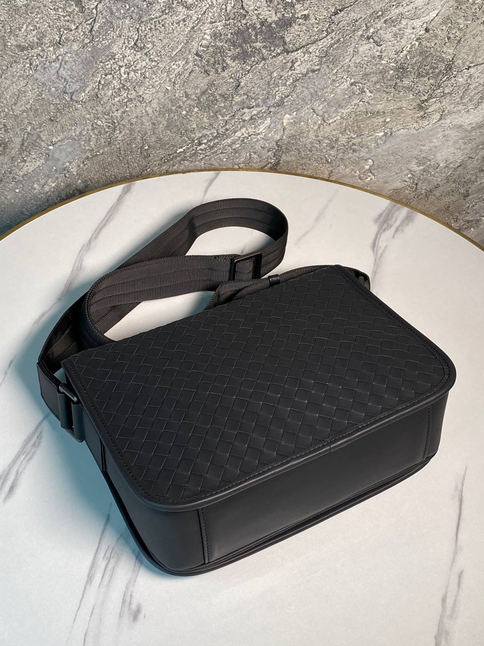 МУЖСКАЯ СУМКА МЕССЕНДЖЕР BOTTEGA VENETA детальное фото
