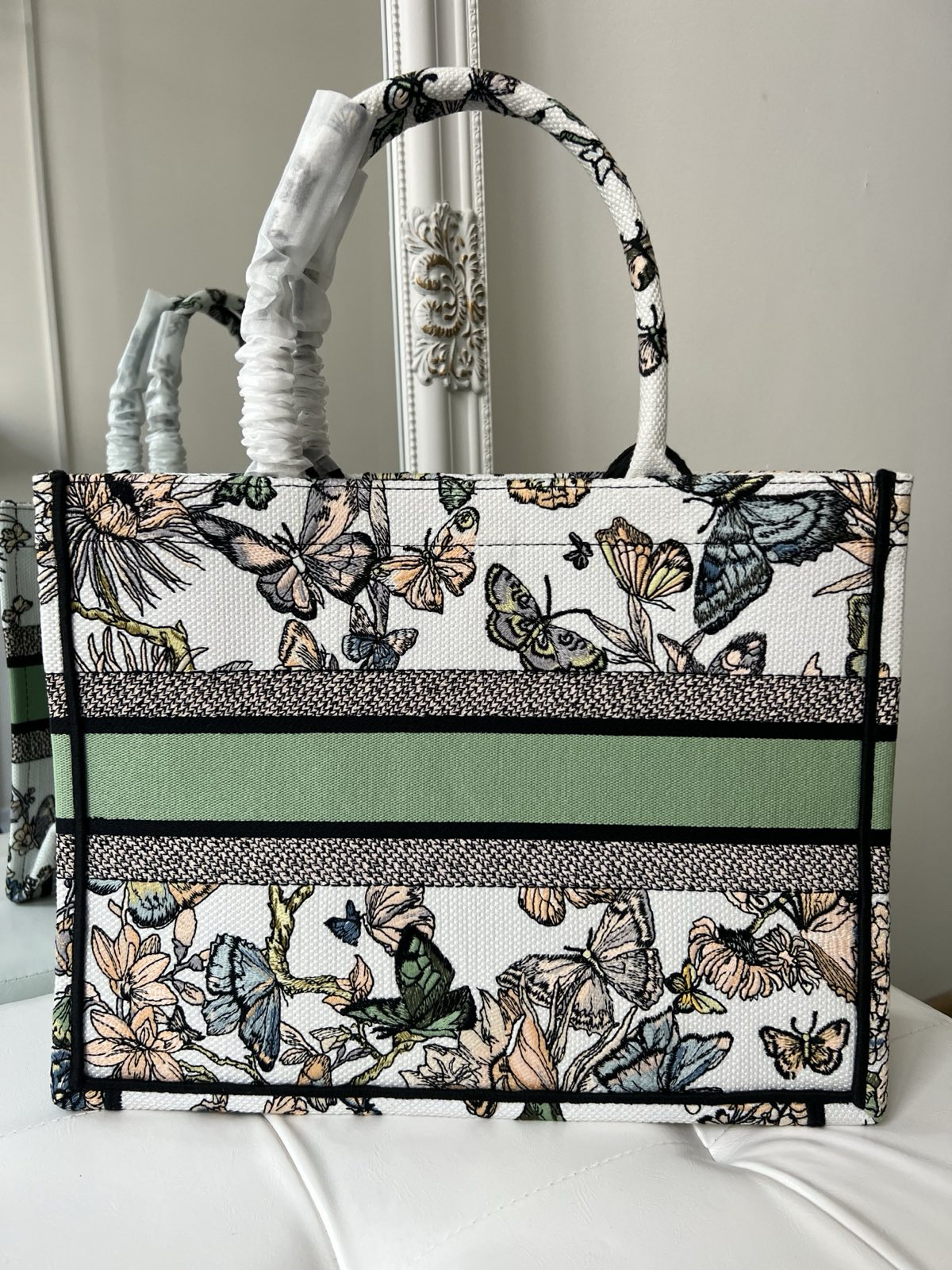 СУМКА CHRISTIAN DIOR BOOK 36 детальное фото