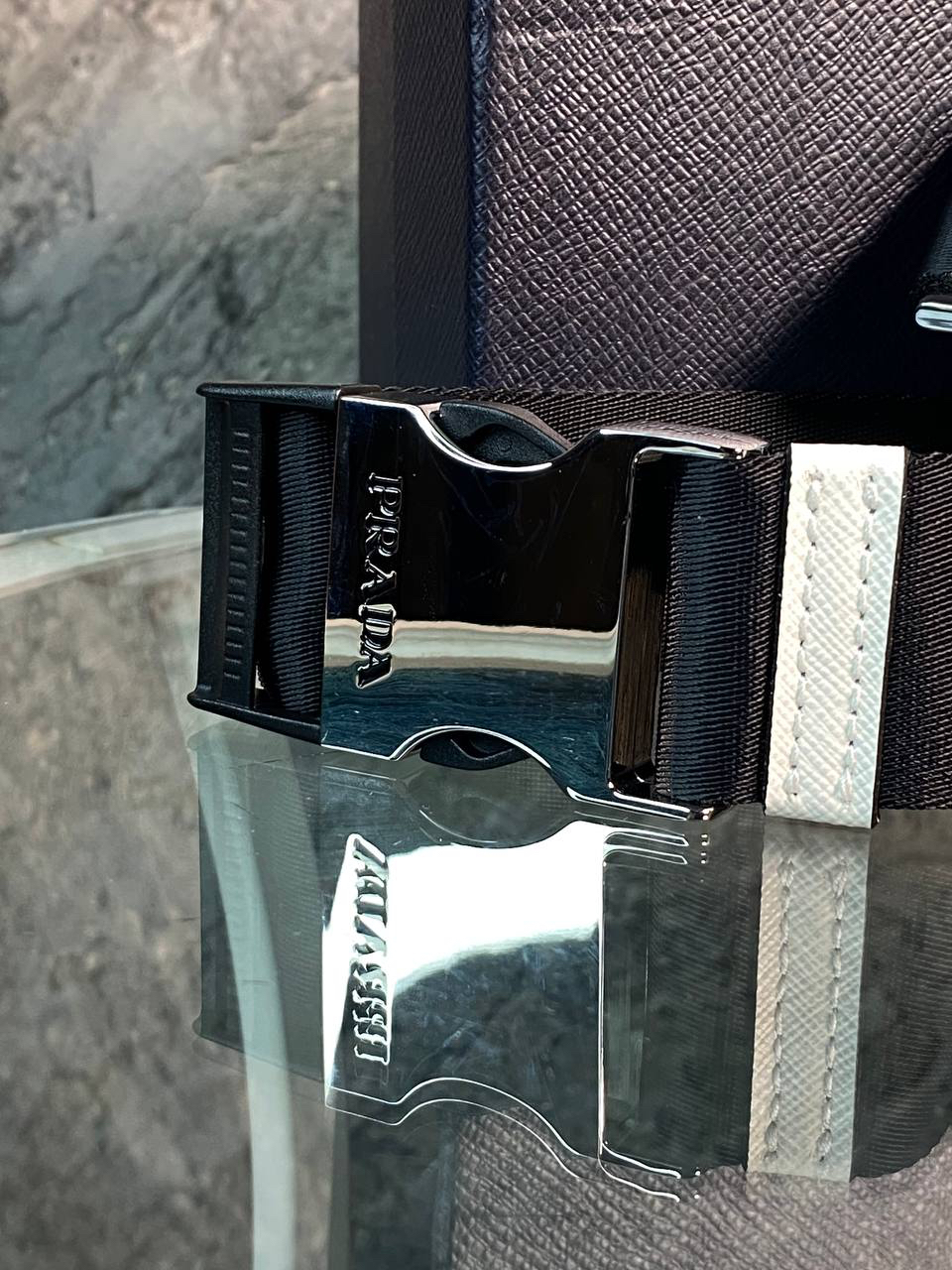 МУЖСКАЯ СУМКА СЛИНГ PRADA детальное фото
