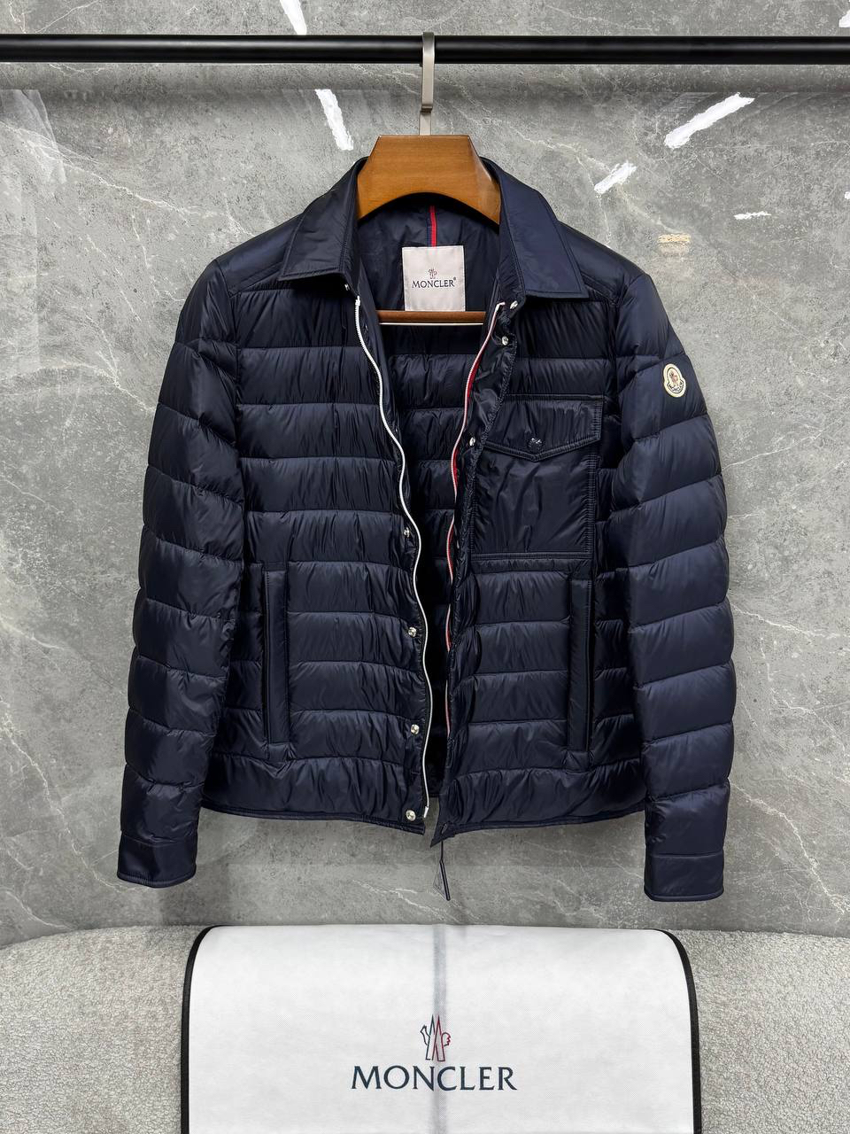 МУЖСКАЯ КУРТКА MONCLER детальное фото
