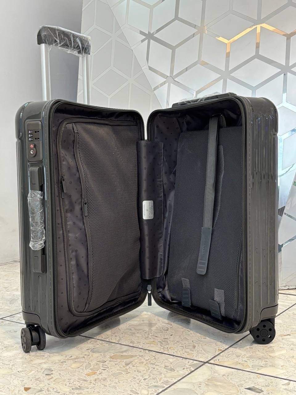 ЧЕМОДАН RIMOWA детальное фото