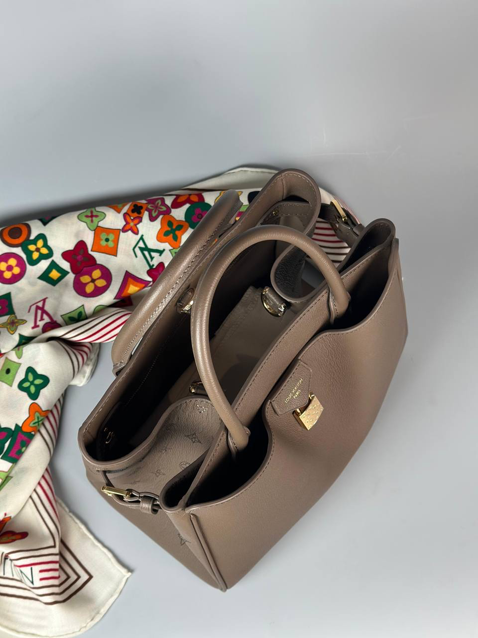 СУМКА LOUIS VUITTON детальное фото