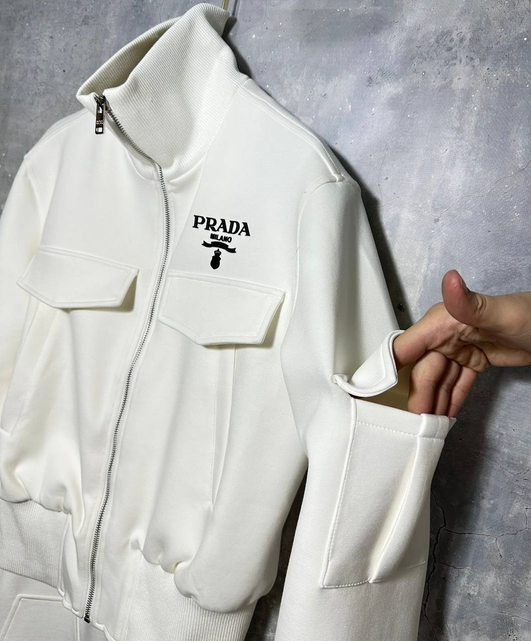 КОСТЮМ PRADA детальное фото