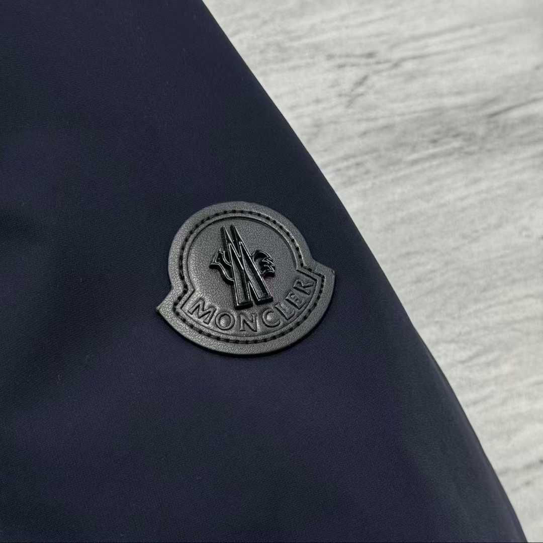 МУЖСКАЯ КУРТКА MONCLER детальное фото