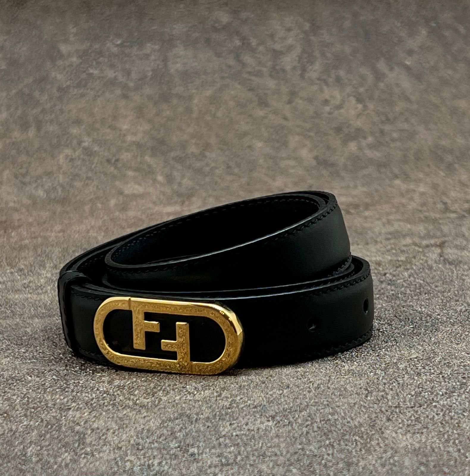 ЖЕНСКИЙ РЕМЕНЬ FENDI детальное фото