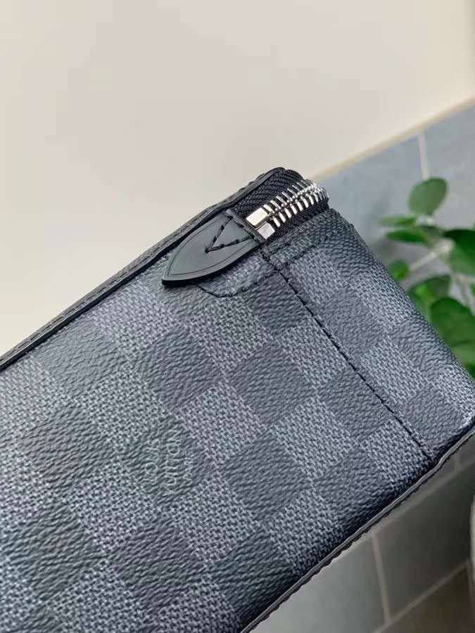 МУЖСКОЙ НЕСЕССЕР КОСМЕТИЧКА LOUIS VUITTON детальное фото