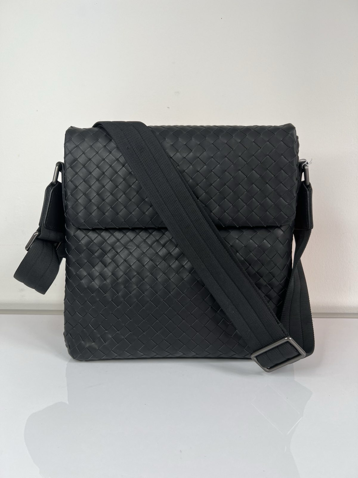 МУЖСКАЯ СУМКА МЕССЕНДЖЕР BOTTEGA VENETA детальное фото
