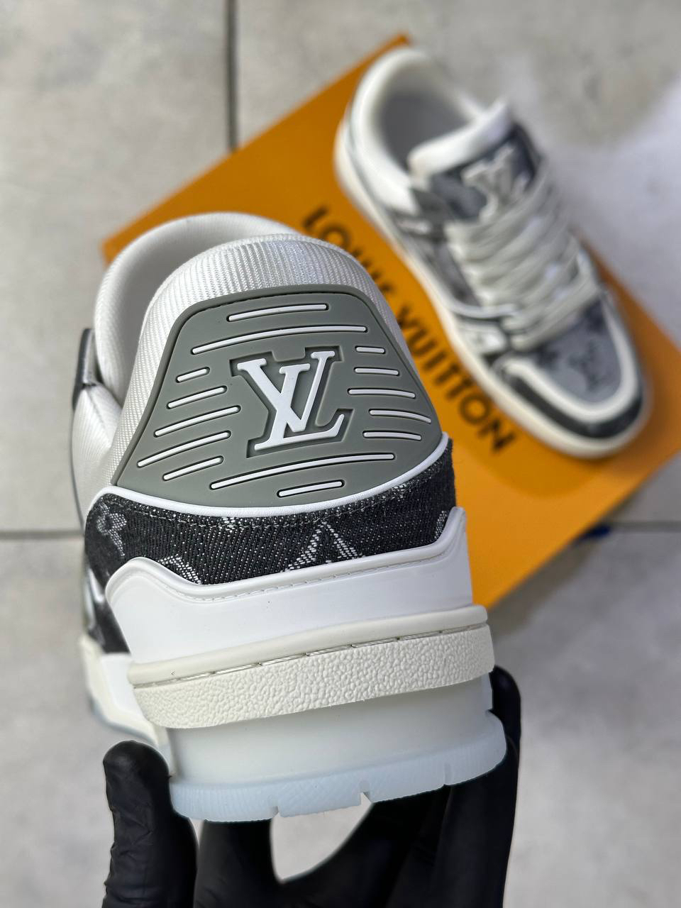 МУЖСКИЕ КРОССОВКИ LOUIS VUITTON детальное фото