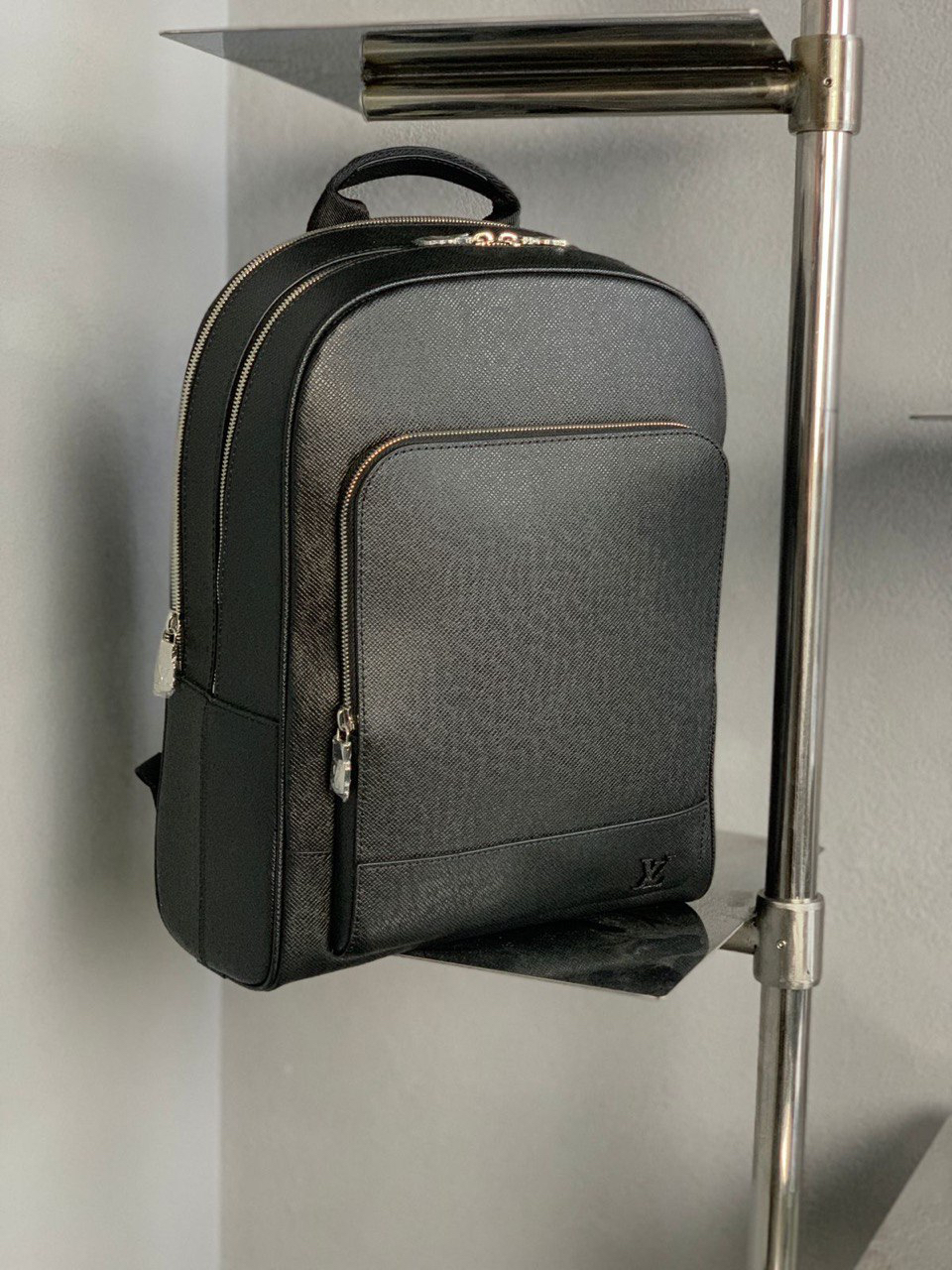 МУЖСКОЙ РЮКЗАК LOUIS VUITTON детальное фото