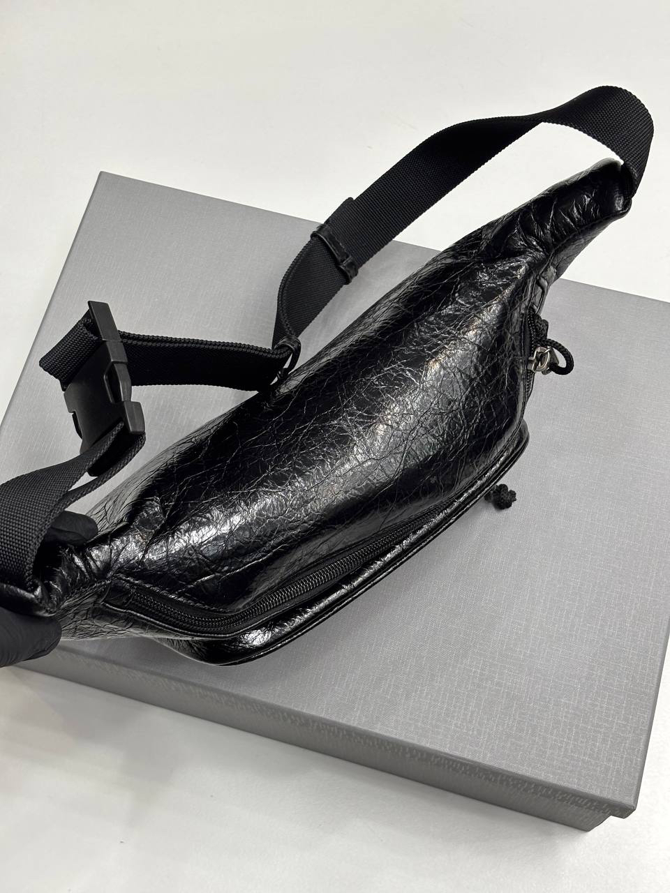 МУЖСКАЯ СУМКА СЛИНГ BALENCIAGA детальное фото